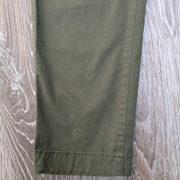 NWT Gap Olive Green Downtown Kahki Cropped Pants Size 2 Petite - Picture 11 of 13